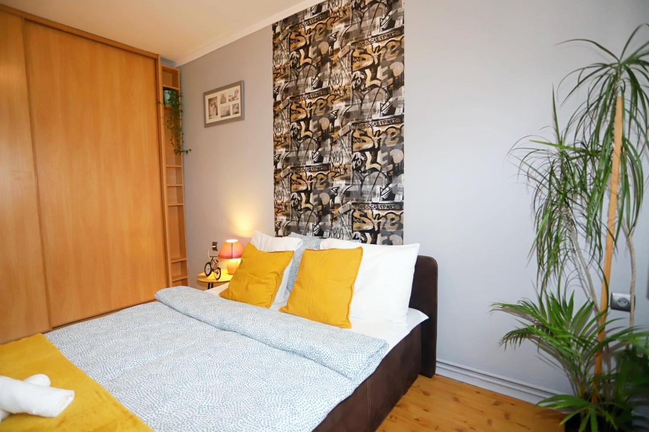Apartament Rowerlovy Apartment Walbrzych Bagian luar foto