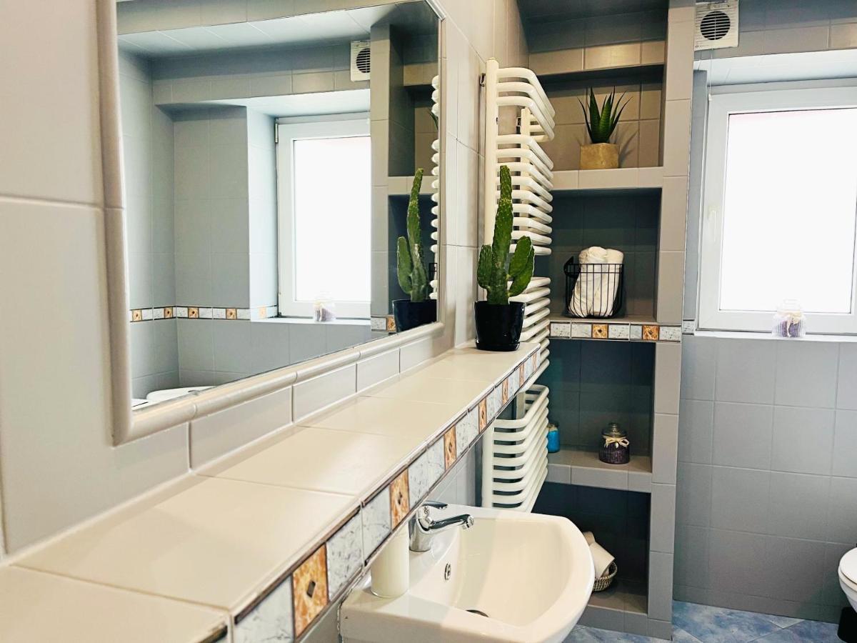 Apartament Rowerlovy Apartment Walbrzych Bagian luar foto