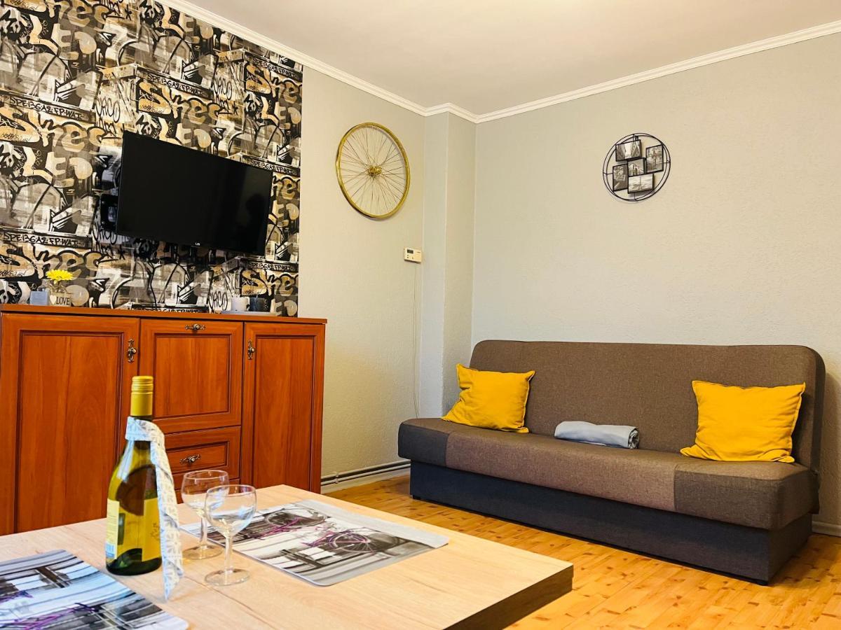 Apartament Rowerlovy Apartment Walbrzych Bagian luar foto